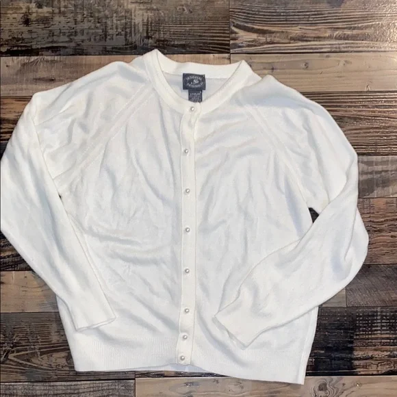 Vintage Designers Originals Luxelon white Cardigan Sweater
Size medium petite - Picture 1 of 2